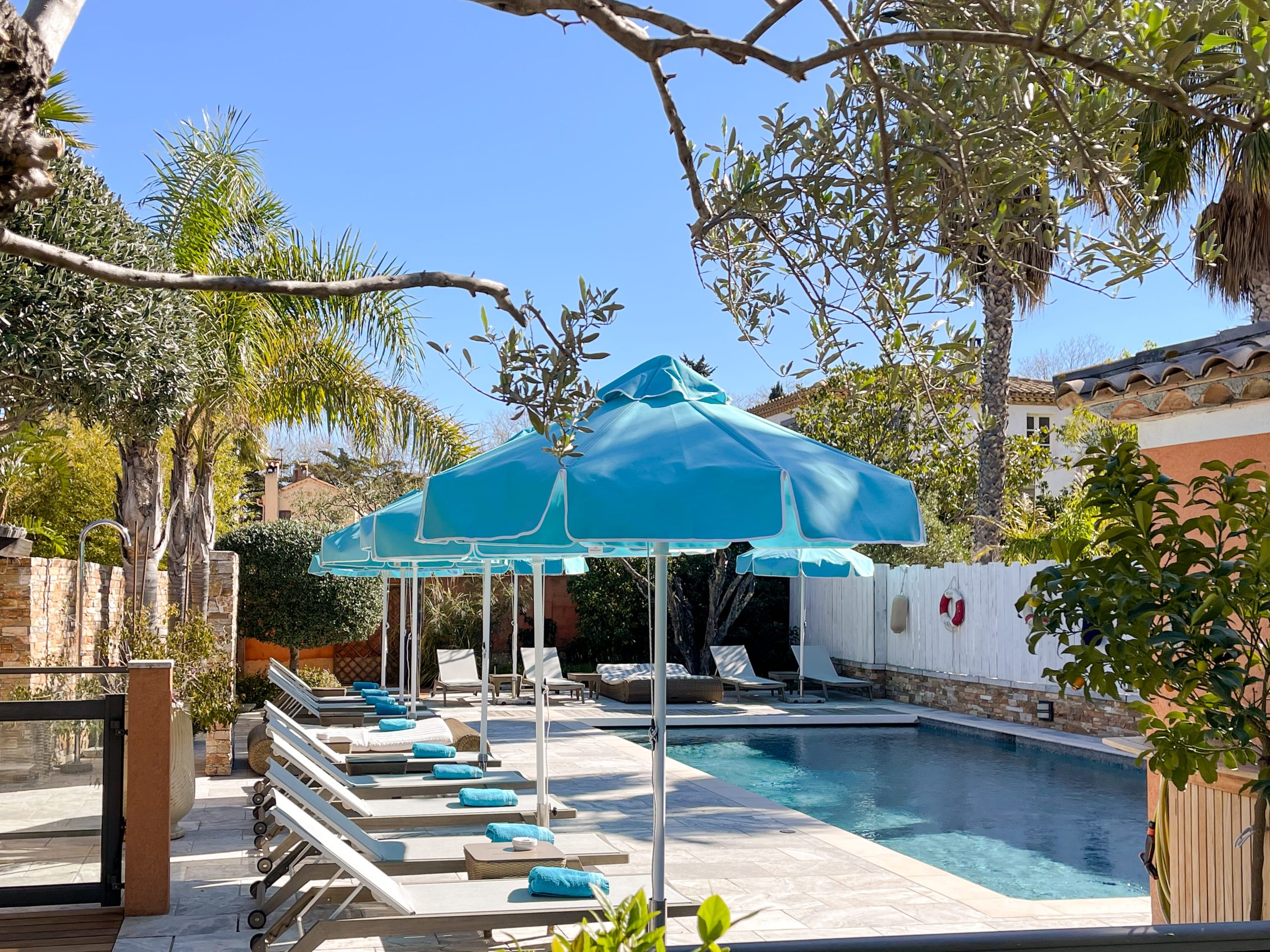 Photo - Piscine de l'hôtel - hotel st tropez bord de mer