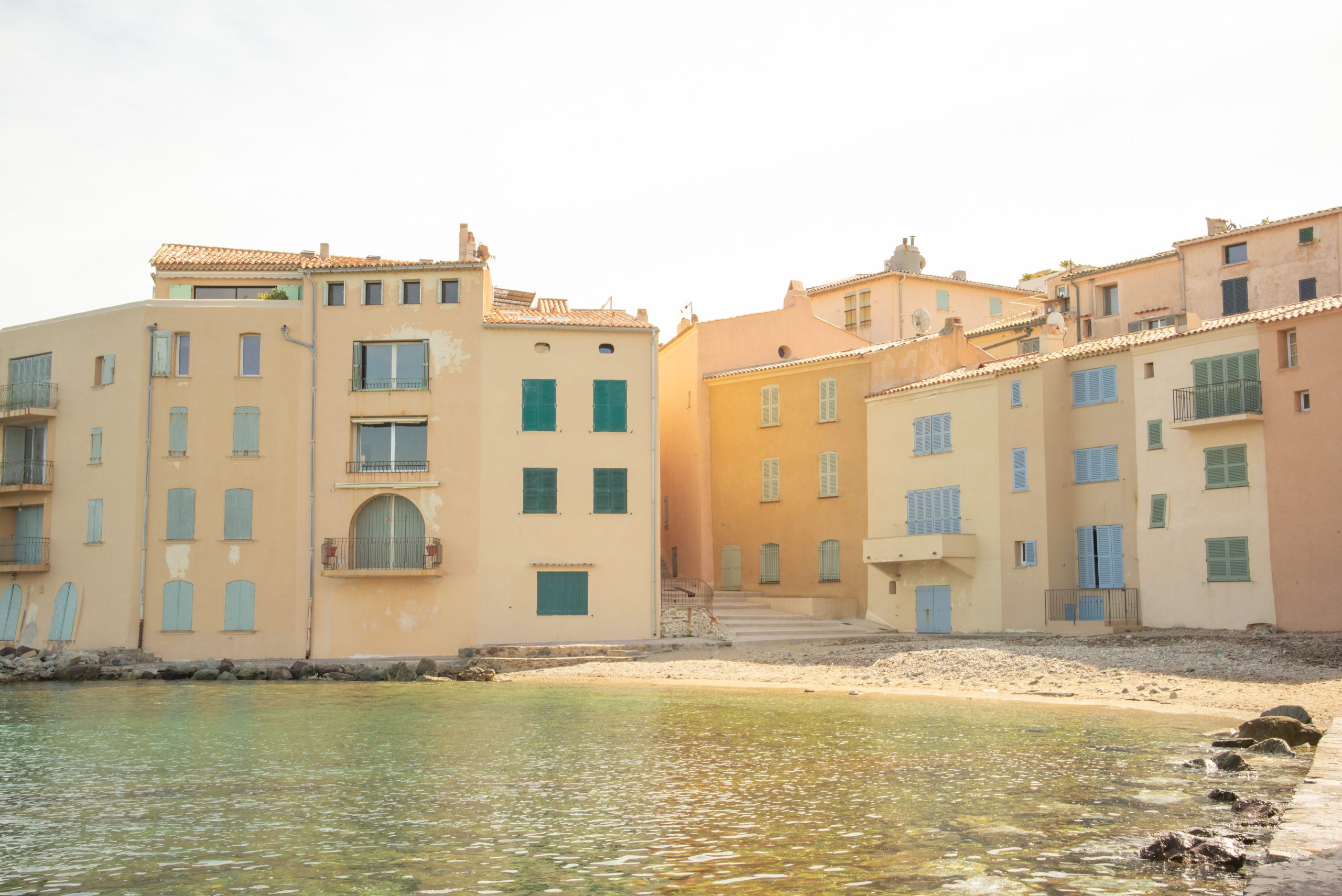 Foto - Kleiner Strand in Saint-Tropez - tourisme saint tropez