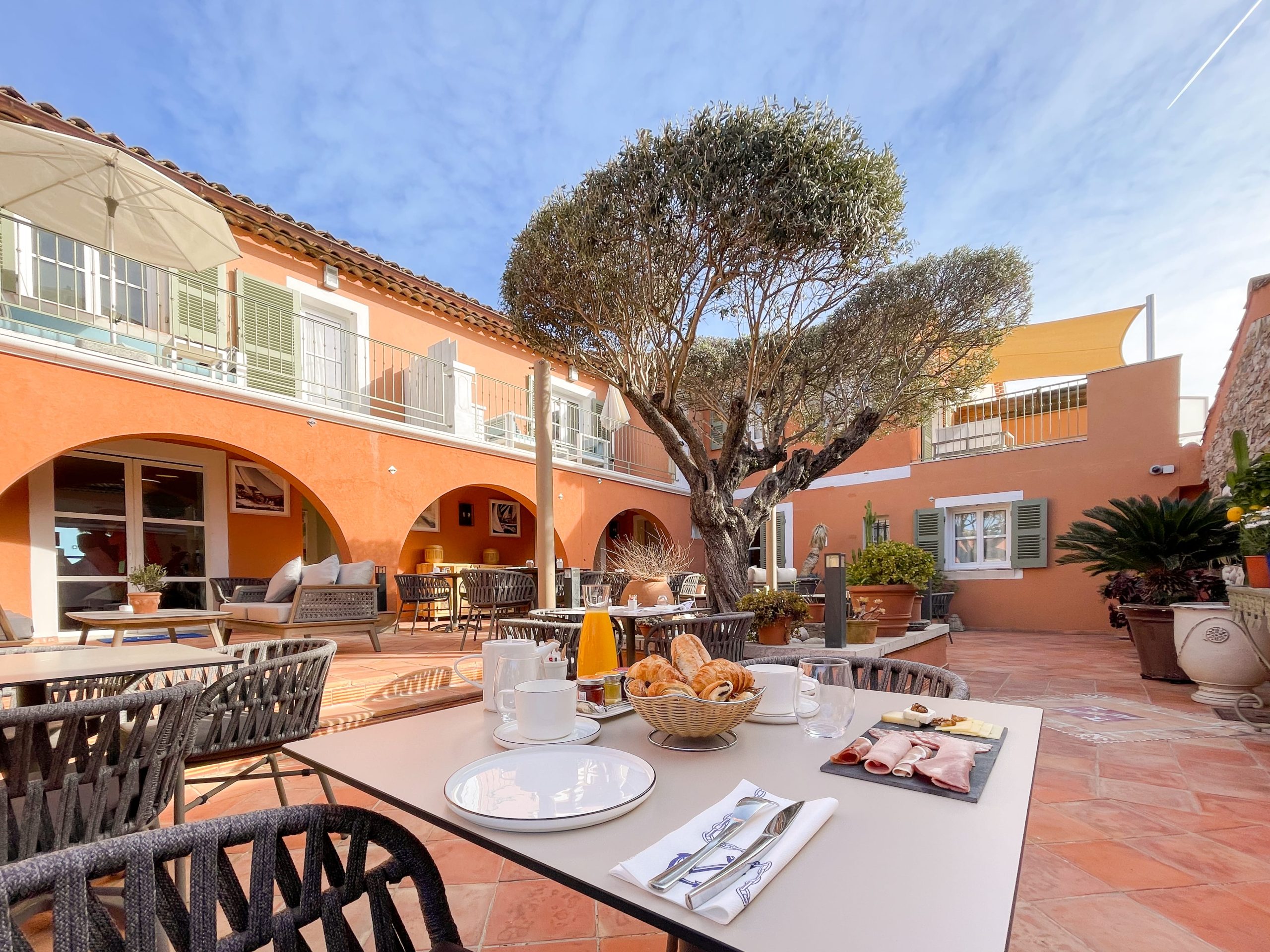 Photo - Hotel patio breakfast scaled Photo - Breakfast on the patio - 4 star hotel saint tropez